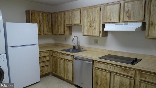 Building Photo - 8350 Greensboro Dr