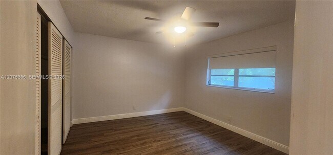 Building Photo - 1555 N 12th Ct