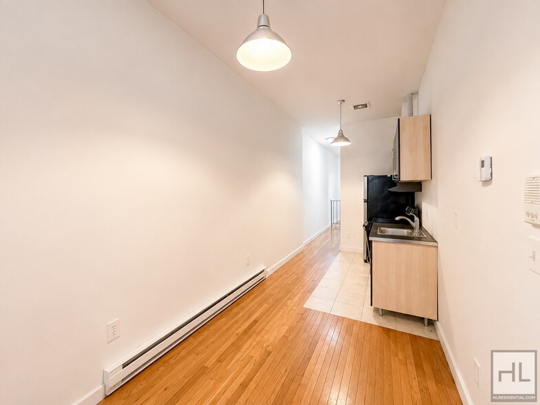 Building Photo - GREENE AVENUE / 2-Bed / Duplex / Backyard