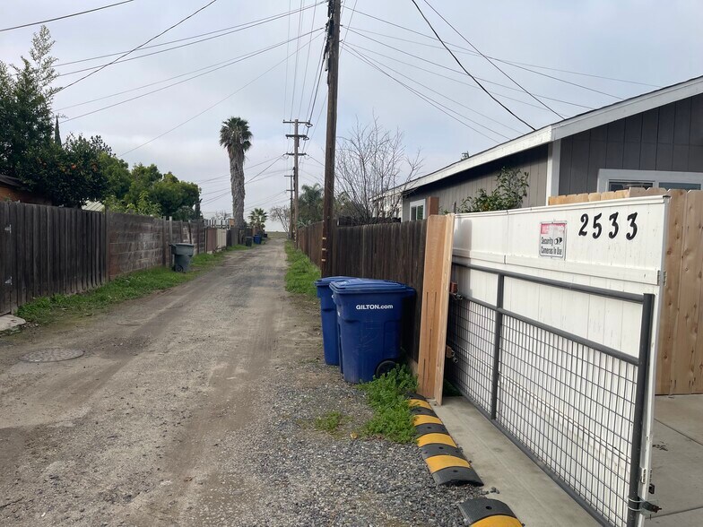 Building Photo - 2529 Crommelin Ave