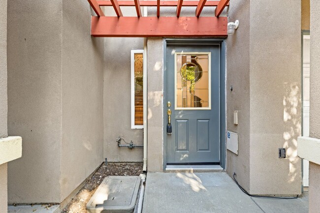 Building Photo - Charming 2bd, 2bth with loft - Hayward's C...