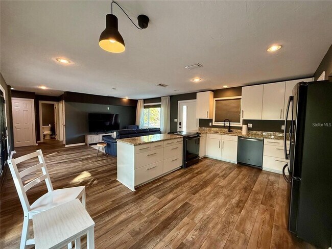 Building Photo - 2126 Craft Ln