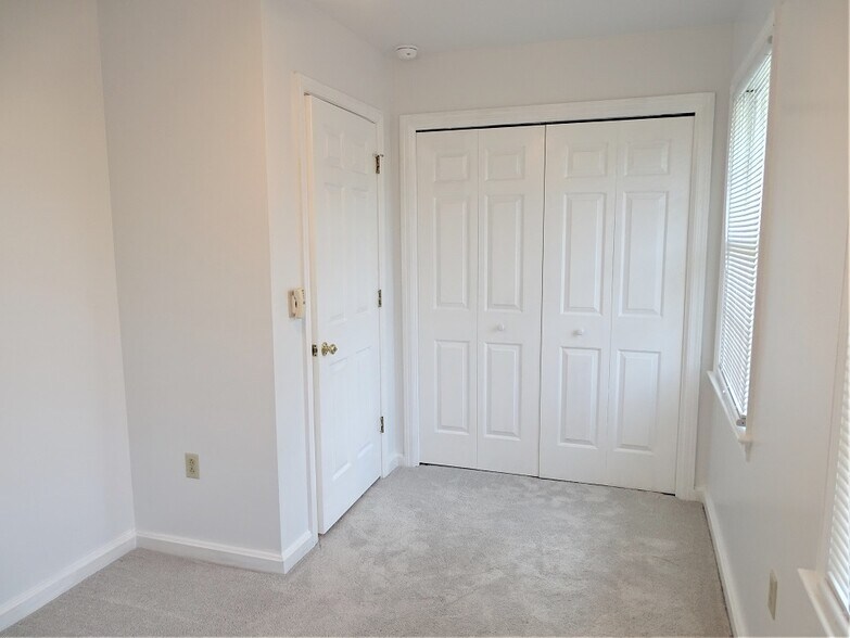 Building Photo - 1005 Ayres Ct