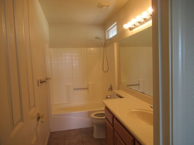 Building Photo - 1742 Dunsmuir Way