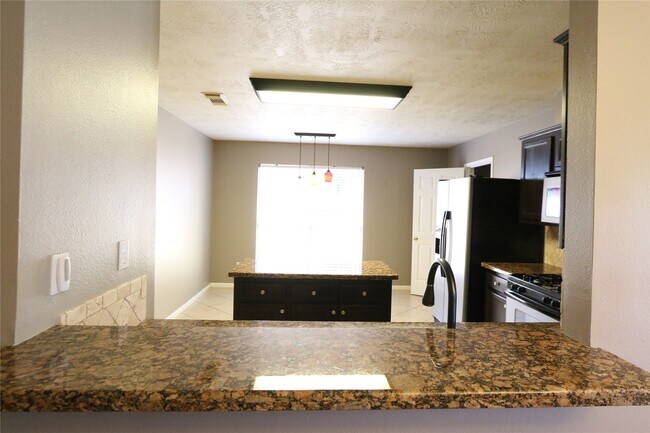 Building Photo - 10811 Burkes Garden Dr
