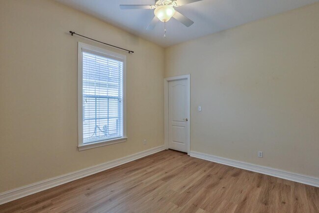 Building Photo - 1661 Harbor Club Dr