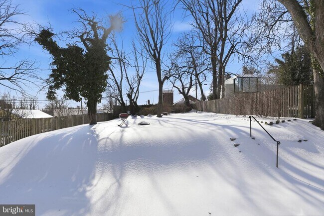 Building Photo - 1341 Franklin St NE