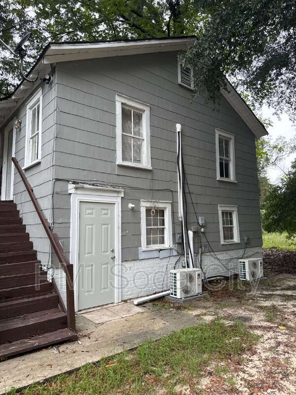 Building Photo - 211 E Brooks St