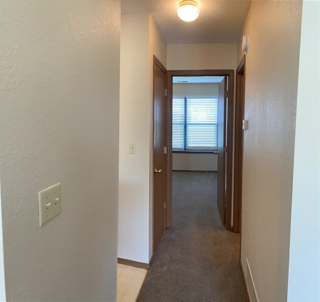 Building Photo - 950 Monterey Way