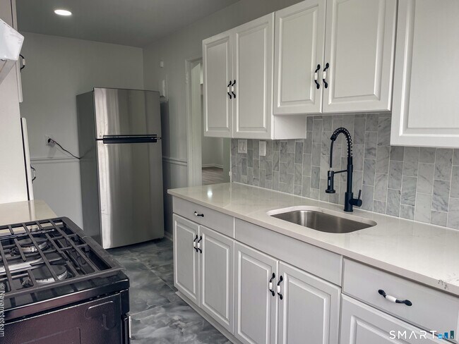 Building Photo - 6 Revere Dr