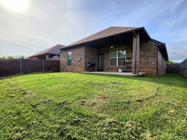 Building Photo - 2400 Frisco Way