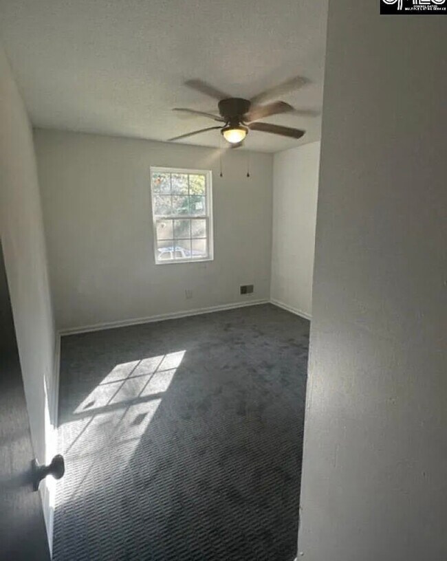 Building Photo - 915 Sandpiper Ln