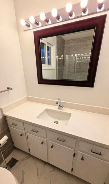 Building Photo - 3460 W Lexington Avenue Ext