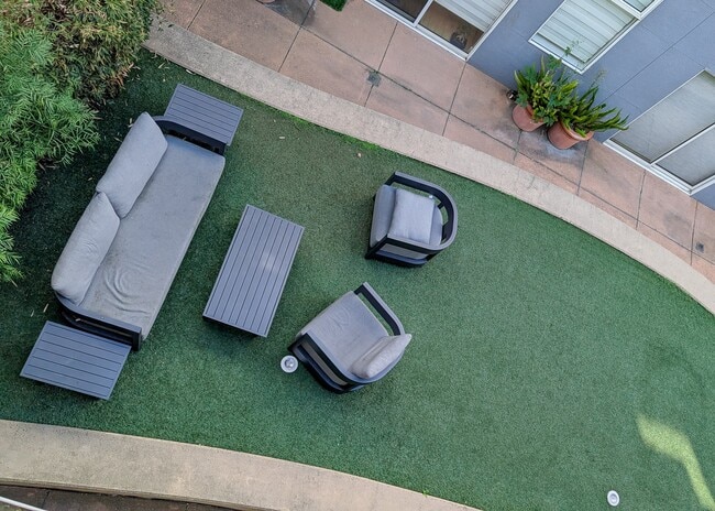 Building Photo - 950 Harrison St