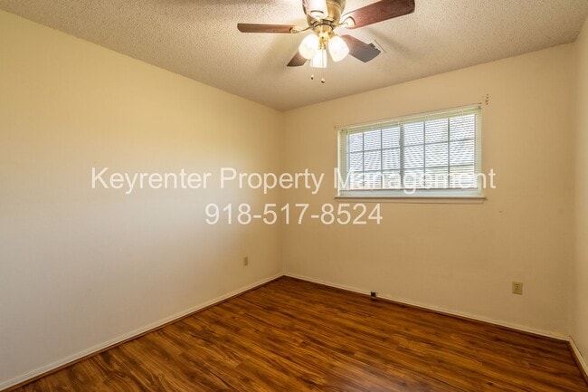 Building Photo - Stunning 3 Bed 1 Bath in amazing area