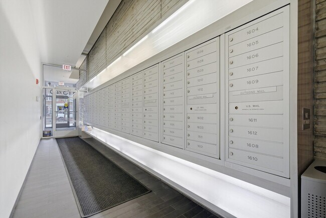 Building Photo - 1345 S Wabash Ave