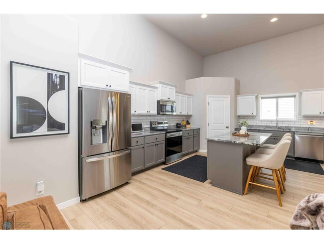 Building Photo - 1058 Ashley Dr W