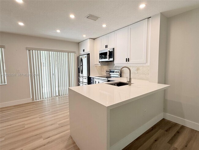 Building Photo - 9832 NW 9th Ct