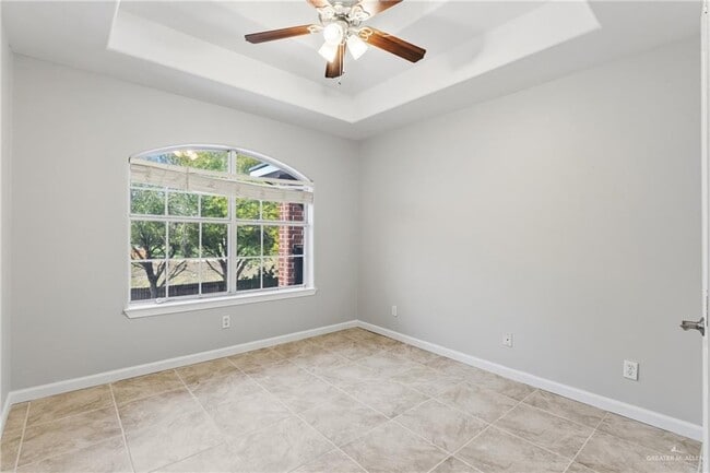 Building Photo - 21 S 25th St