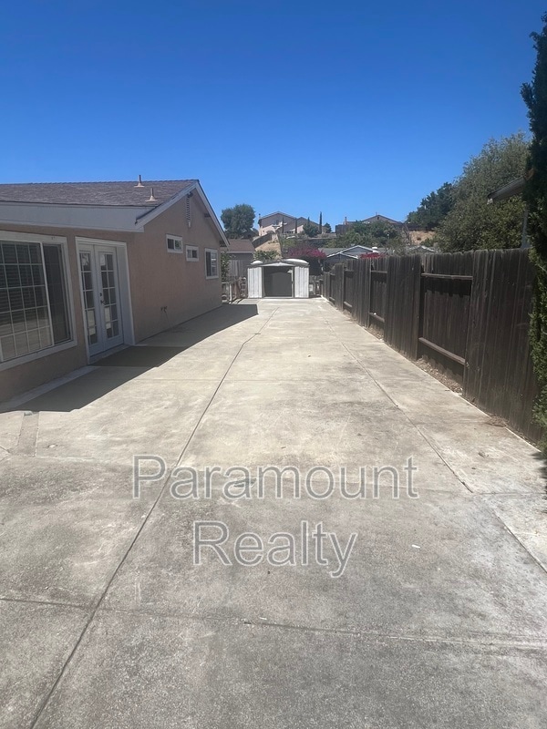Building Photo - 974 Coral Dr