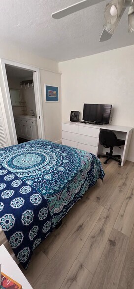 Building Photo - 3047 S Atlantic