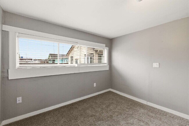 Building Photo - 1 Bed 1 Bath with TWO Bonus Rooms in Delmar Parkway!