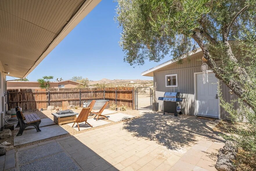 Building Photo - 58632 Barron Dr
