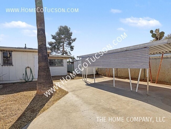 Building Photo - 1319 E Louisiana Dr