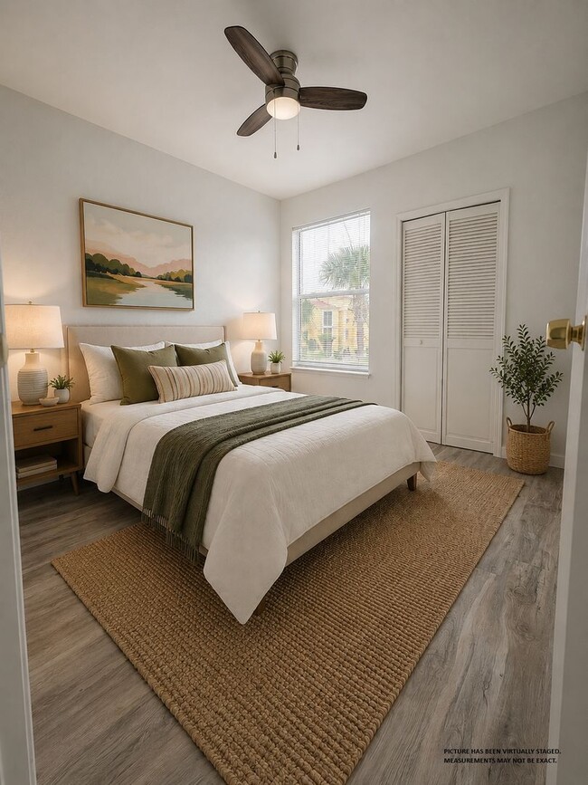Building Photo - Beautifully Renovated 4 Bed / 2 Bath Condo in Visconti West Condominium- Water View