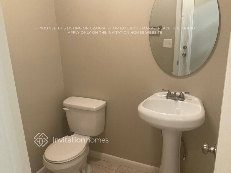 Building Photo - 553 Oak Creek Dr