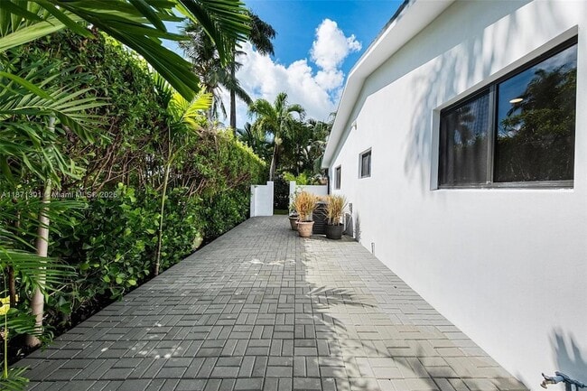 Building Photo - 7401 Miami View Dr