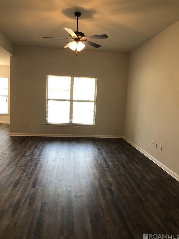 Building Photo - 26612 Parkwood Dr