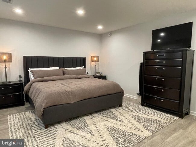 Building Photo - 519 G St SW