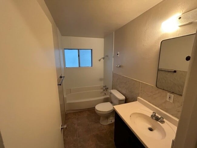 Building Photo - 16371 Avenue 256