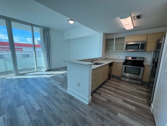 Building Photo - 350 NE 24th St