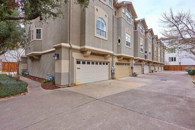 Building Photo - 110 Detering St
