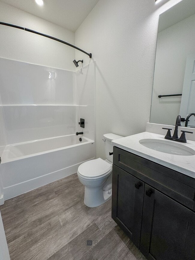 Building Photo - BRAND NEW Pet Friendly 2 bed/ 2 bath apartment!