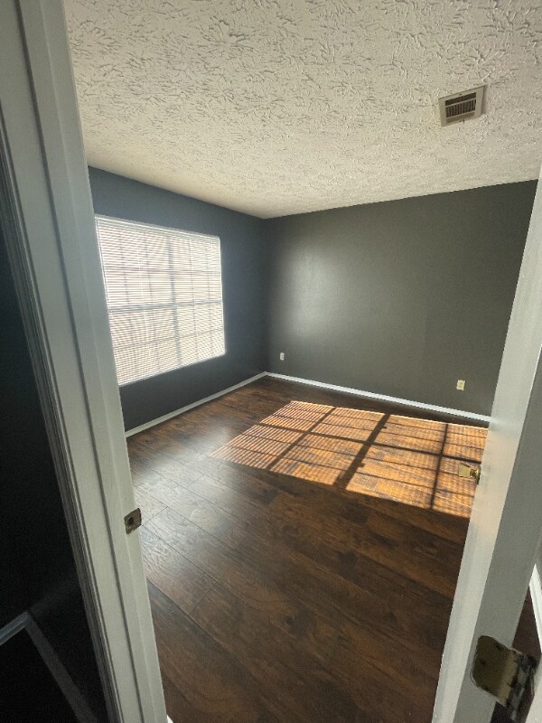 Building Photo - 2978 Kenville Ln