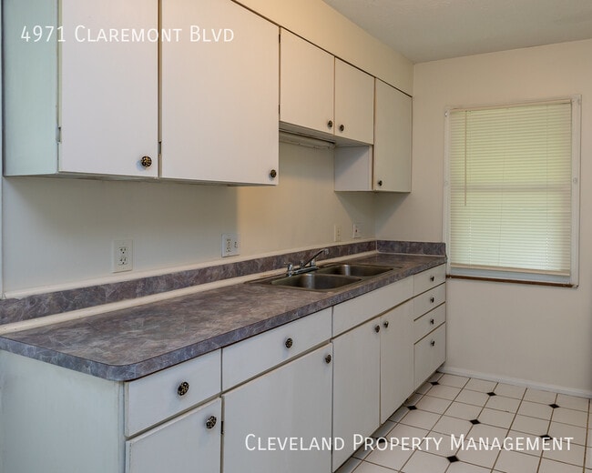 Building Photo - Charming Garfield Hts. Home