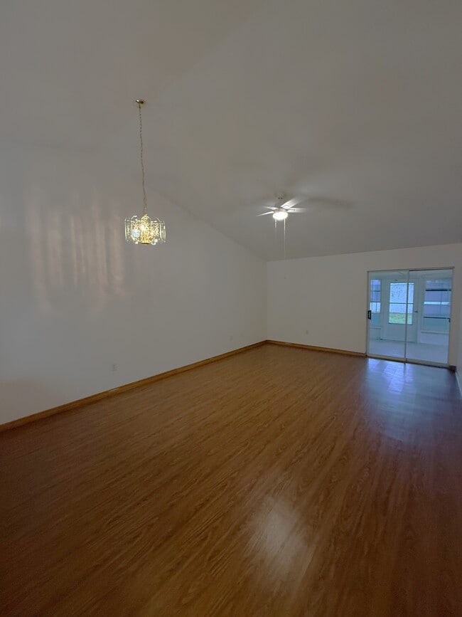 Building Photo - 3249 Villa Way Cir