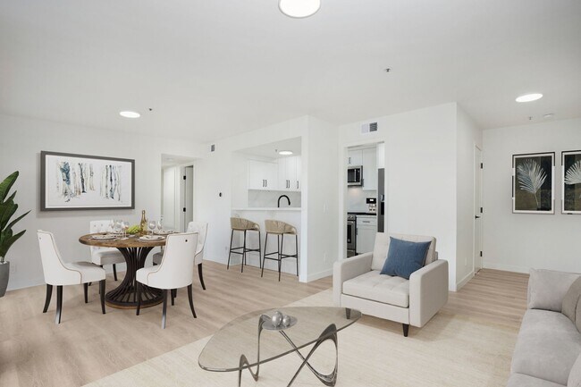 Building Photo - Welcome to Luxurious Villa Balboa in Newpo...