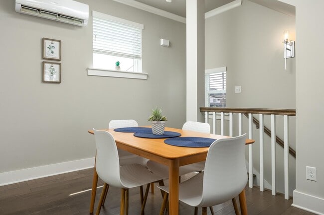 Building Photo - Fully furnished 1 bedroom!