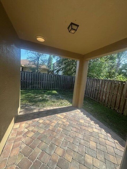 Building Photo - 9404 Portside Dr