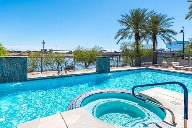 Building Photo - 945 E Playa Del Norte Dr