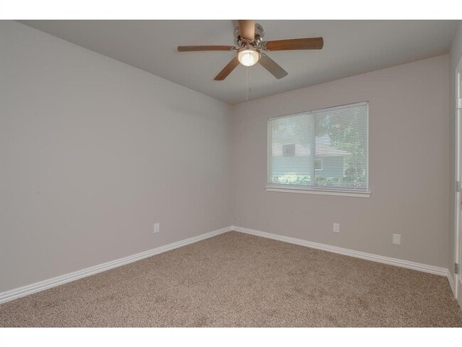 Building Photo - 606 Elderberry Cove