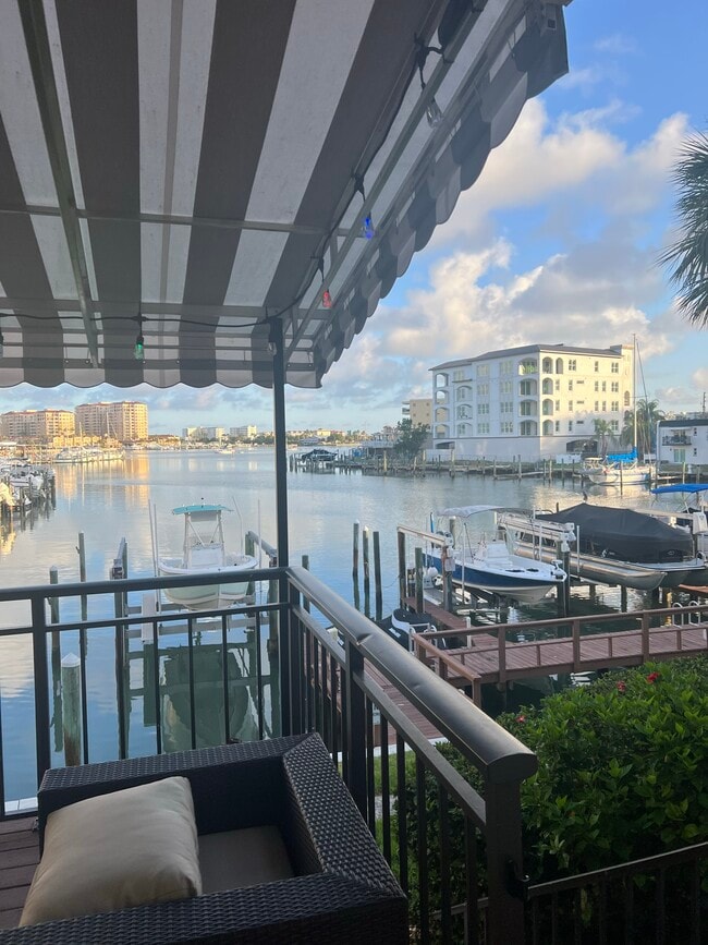 Building Photo - 240 Windward Passage