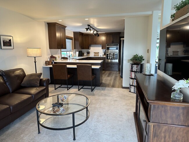 Building Photo - Furnished Condo in Seattle 2 beds and 3 ba...