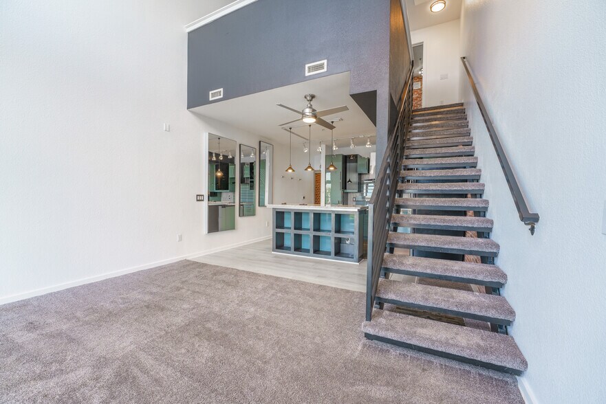 Building Photo - 7240 W Custer Ave