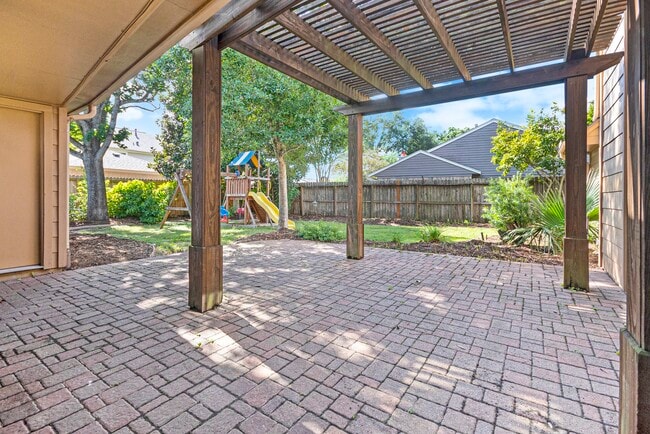 Building Photo - 302 Lochnell Dr