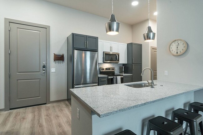 Voyager Plus 4x4 Kitchen - Northside Apartments